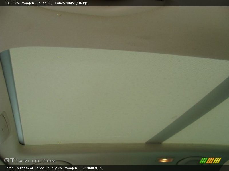 Candy White / Beige 2013 Volkswagen Tiguan SE