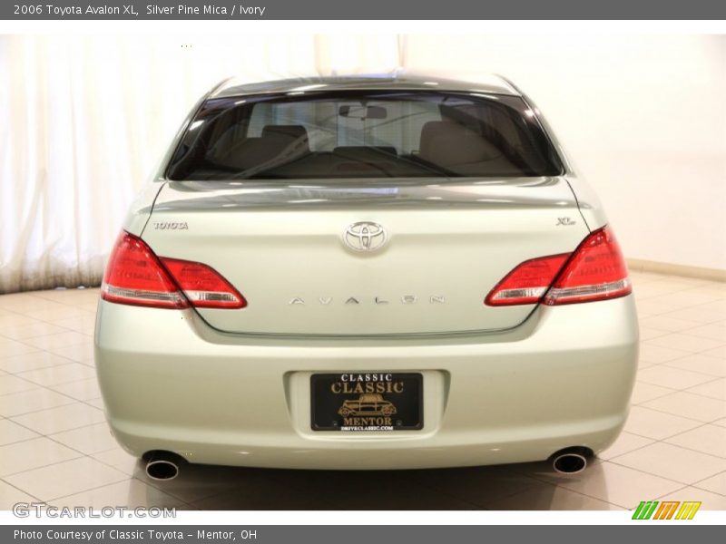 Silver Pine Mica / Ivory 2006 Toyota Avalon XL