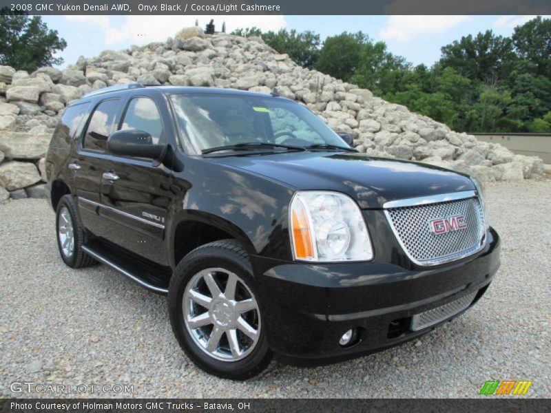 Front 3/4 View of 2008 Yukon Denali AWD
