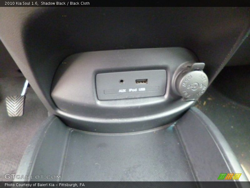 Shadow Black / Black Cloth 2010 Kia Soul 1.6