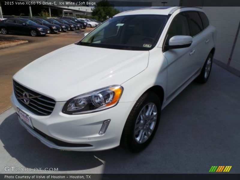 Ice White / Soft Beige 2015 Volvo XC60 T5 Drive-E