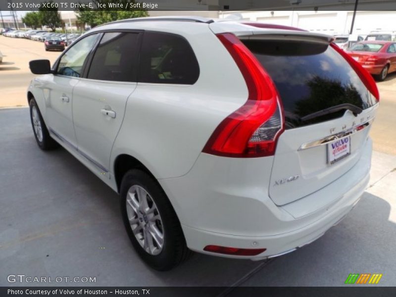 Ice White / Soft Beige 2015 Volvo XC60 T5 Drive-E