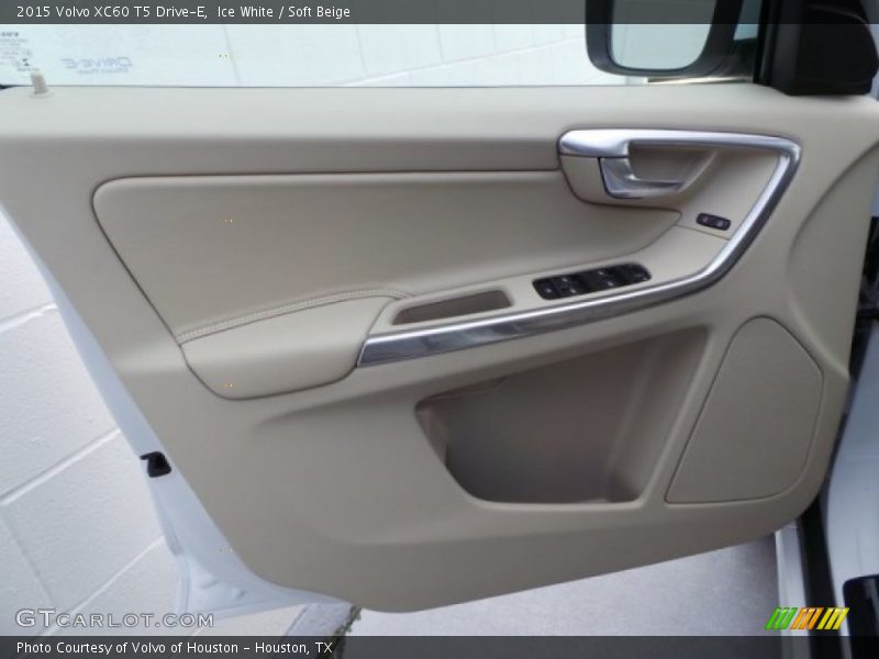 Ice White / Soft Beige 2015 Volvo XC60 T5 Drive-E