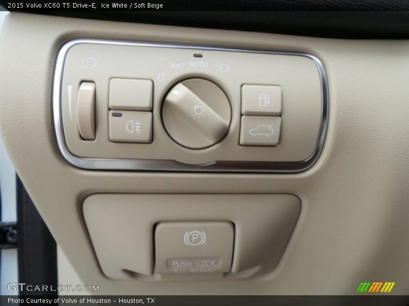 Ice White / Soft Beige 2015 Volvo XC60 T5 Drive-E