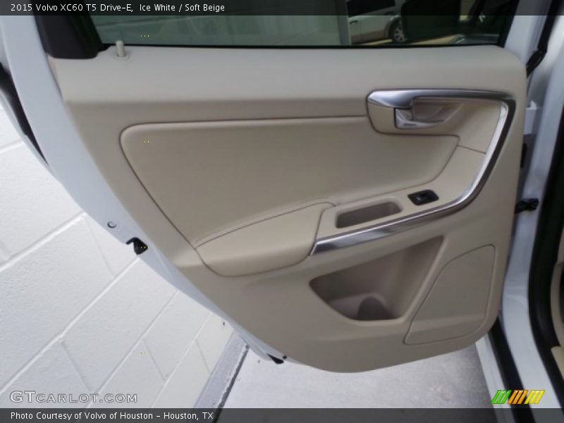 Ice White / Soft Beige 2015 Volvo XC60 T5 Drive-E