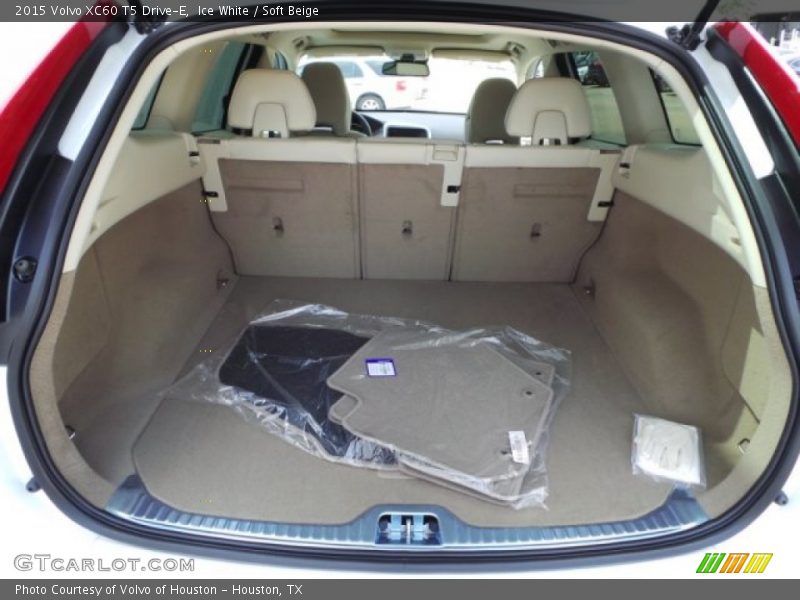 Ice White / Soft Beige 2015 Volvo XC60 T5 Drive-E