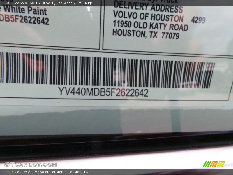 Ice White / Soft Beige 2015 Volvo XC60 T5 Drive-E