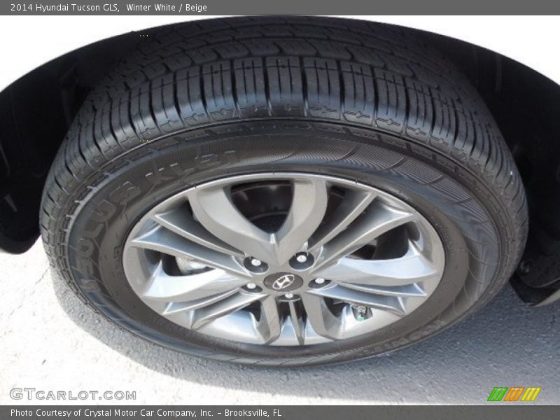 Winter White / Beige 2014 Hyundai Tucson GLS