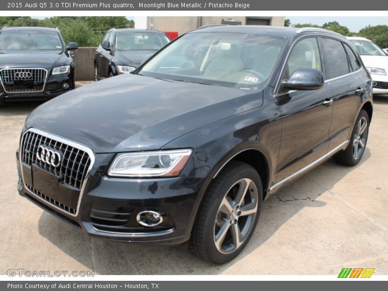Front 3/4 View of 2015 Q5 3.0 TDI Premium Plus quattro