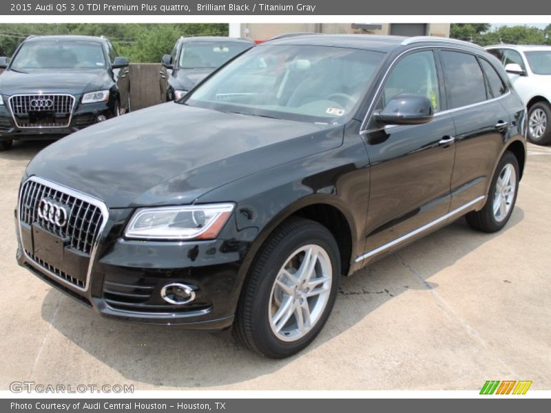 Front 3/4 View of 2015 Q5 3.0 TDI Premium Plus quattro