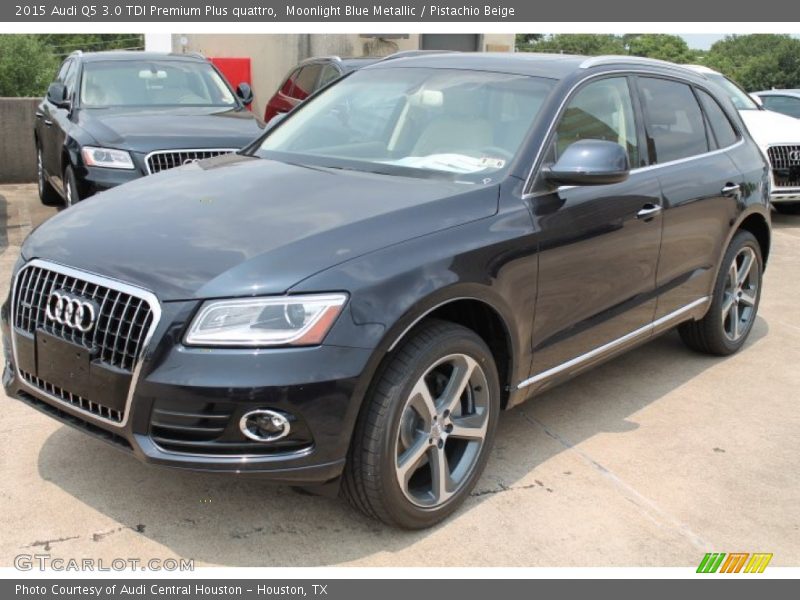 Front 3/4 View of 2015 Q5 3.0 TDI Premium Plus quattro