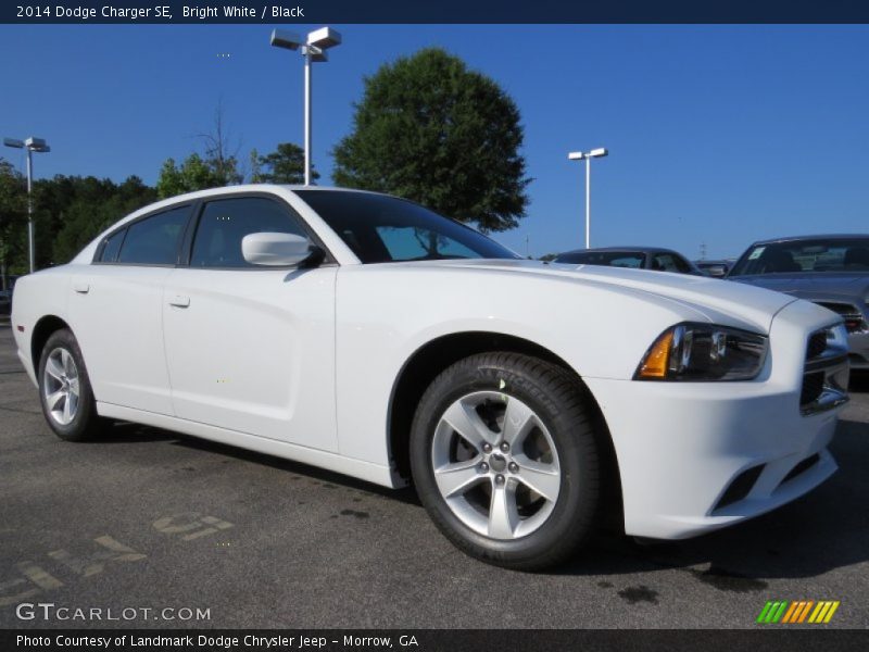 Bright White / Black 2014 Dodge Charger SE
