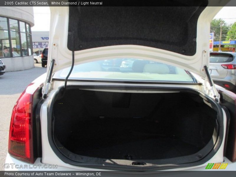 White Diamond / Light Neutral 2005 Cadillac CTS Sedan