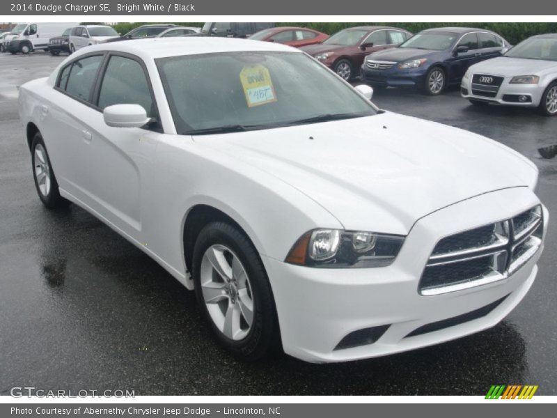 Bright White / Black 2014 Dodge Charger SE