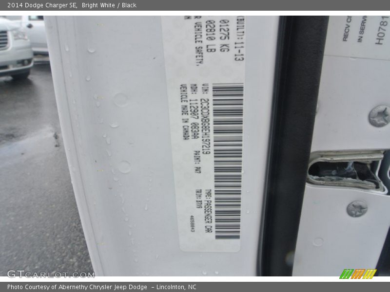 Bright White / Black 2014 Dodge Charger SE