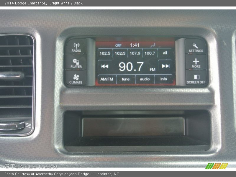 Bright White / Black 2014 Dodge Charger SE