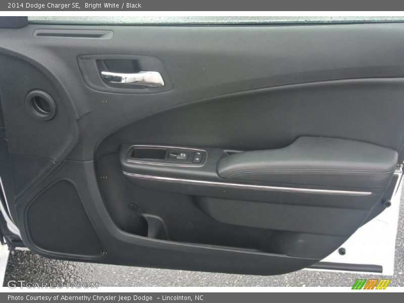 Bright White / Black 2014 Dodge Charger SE