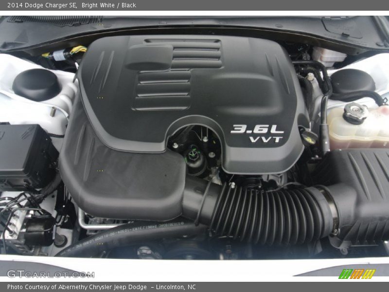 Bright White / Black 2014 Dodge Charger SE