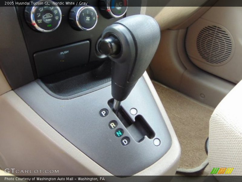 Nordic White / Gray 2005 Hyundai Tucson GL