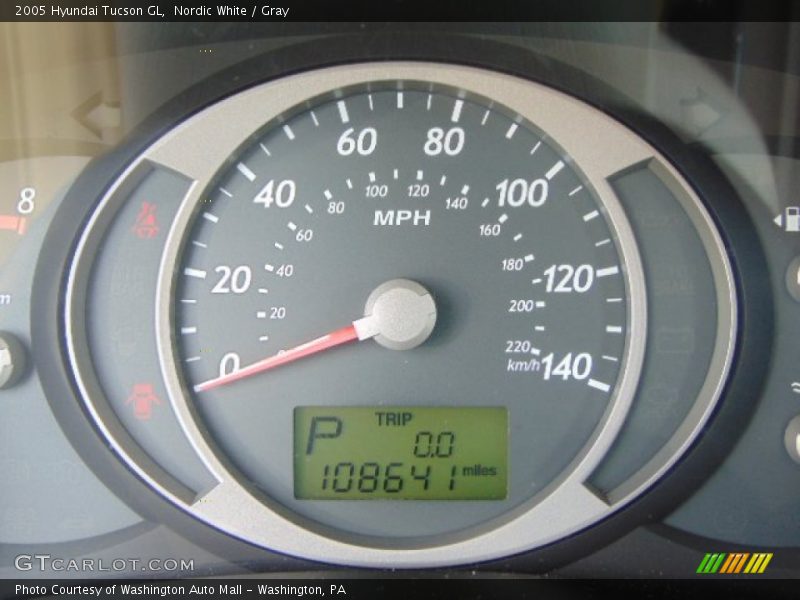 Nordic White / Gray 2005 Hyundai Tucson GL