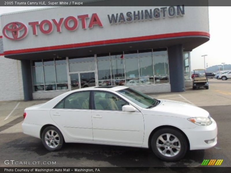 Super White / Taupe 2005 Toyota Camry XLE