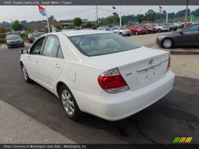 Super White / Taupe 2005 Toyota Camry XLE
