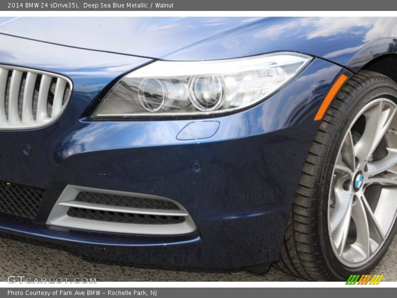 Deep Sea Blue Metallic / Walnut 2014 BMW Z4 sDrive35i