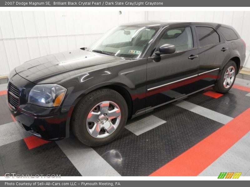 Brilliant Black Crystal Pearl / Dark Slate Gray/Light Graystone 2007 Dodge Magnum SE