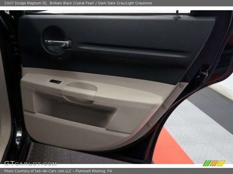 Brilliant Black Crystal Pearl / Dark Slate Gray/Light Graystone 2007 Dodge Magnum SE