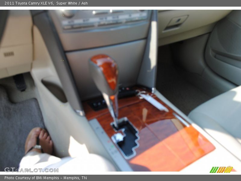 Super White / Ash 2011 Toyota Camry XLE V6