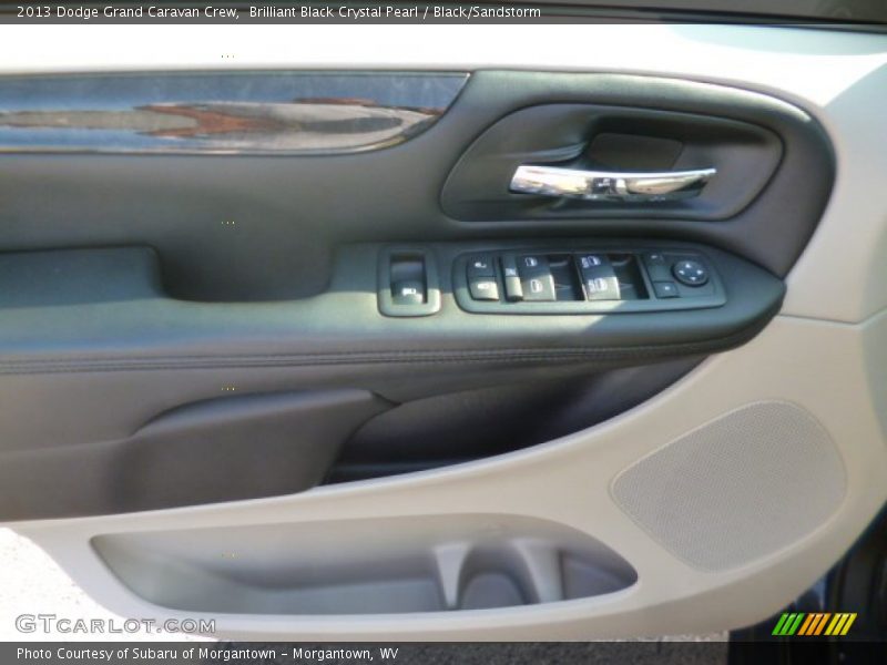 Brilliant Black Crystal Pearl / Black/Sandstorm 2013 Dodge Grand Caravan Crew