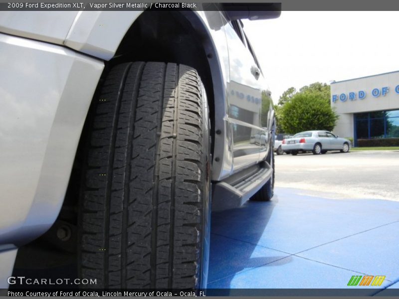 Vapor Silver Metallic / Charcoal Black 2009 Ford Expedition XLT