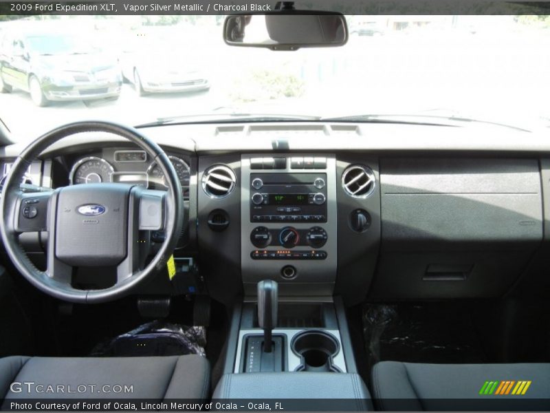 Dashboard of 2009 Expedition XLT