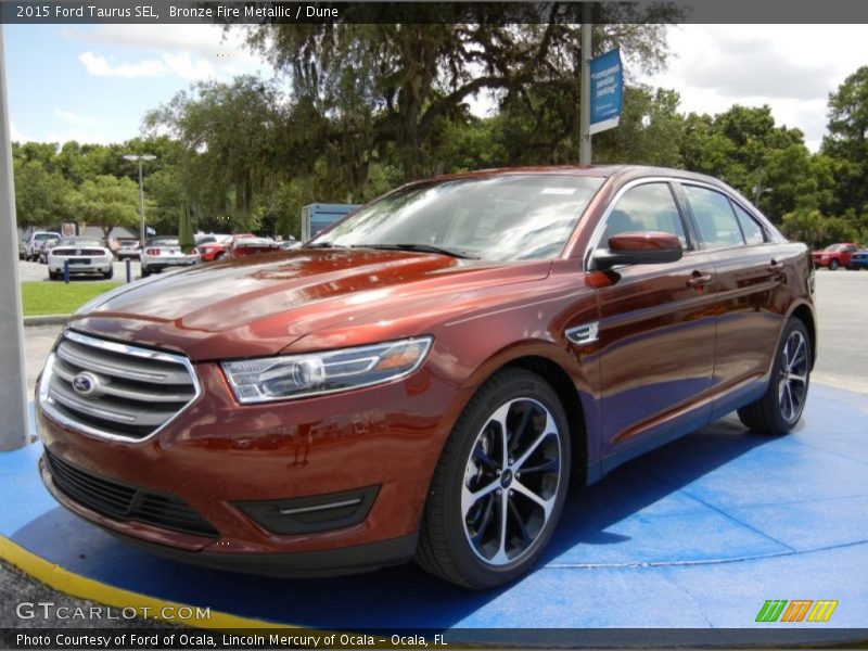 Front 3/4 View of 2015 Taurus SEL
