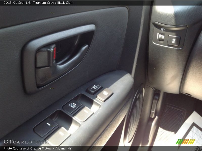 Titanium Gray / Black Cloth 2013 Kia Soul 1.6