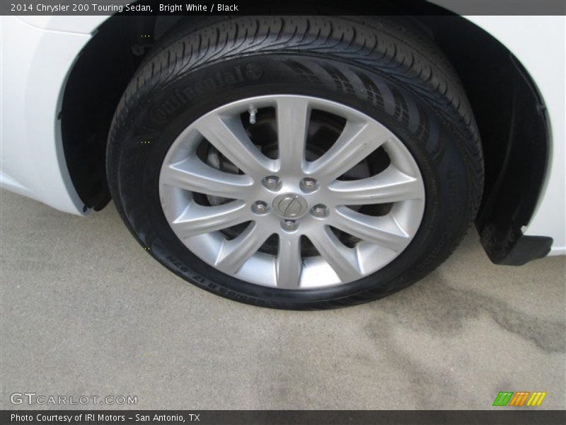Bright White / Black 2014 Chrysler 200 Touring Sedan
