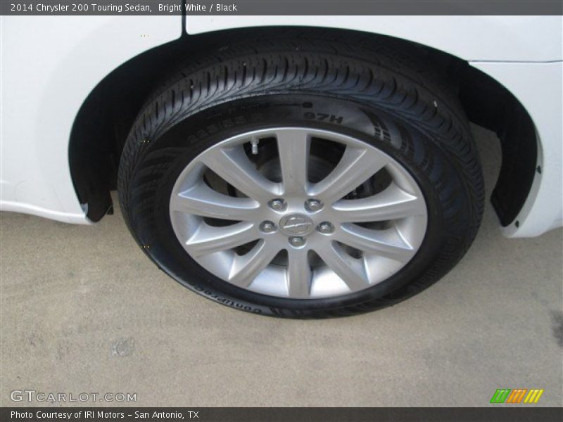 Bright White / Black 2014 Chrysler 200 Touring Sedan