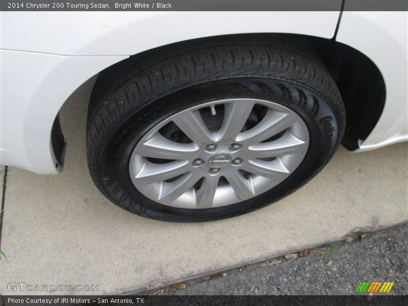 Bright White / Black 2014 Chrysler 200 Touring Sedan