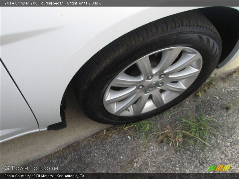 Bright White / Black 2014 Chrysler 200 Touring Sedan