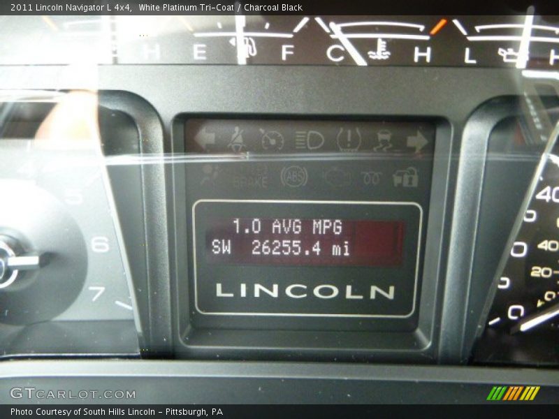White Platinum Tri-Coat / Charcoal Black 2011 Lincoln Navigator L 4x4