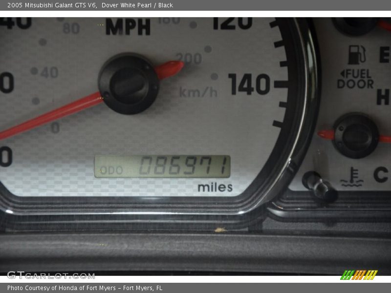 Dover White Pearl / Black 2005 Mitsubishi Galant GTS V6