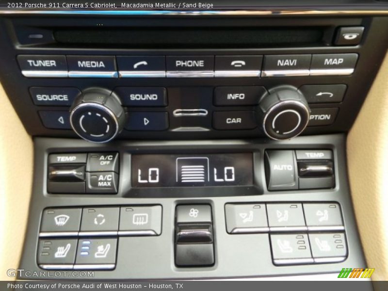Controls of 2012 911 Carrera S Cabriolet