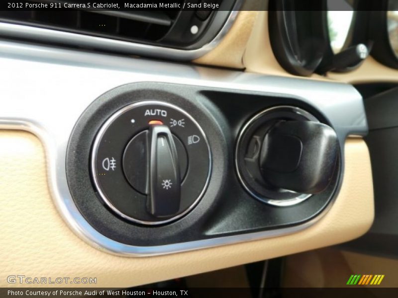 Controls of 2012 911 Carrera S Cabriolet