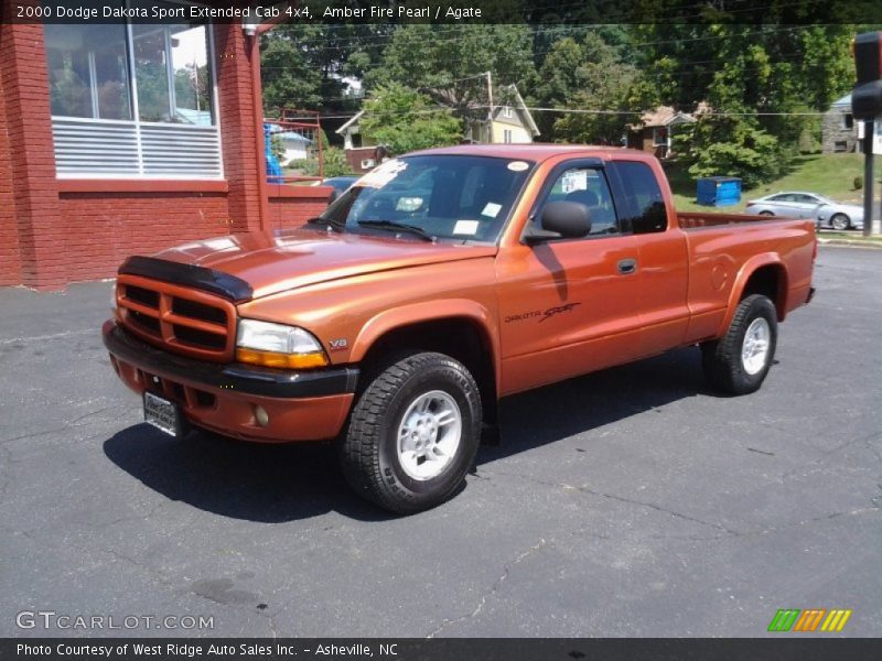 Front 3/4 View of 2000 Dakota Sport Extended Cab 4x4