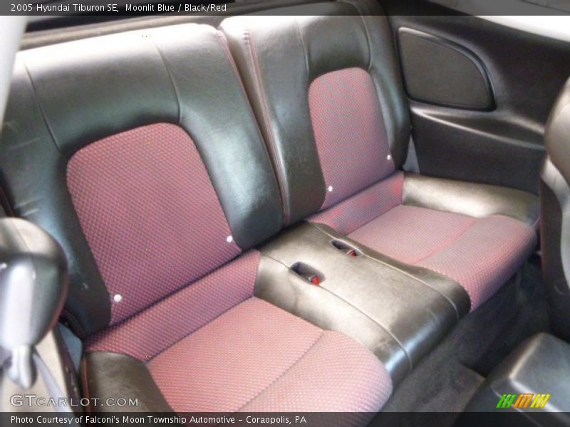 Rear Seat of 2005 Tiburon SE