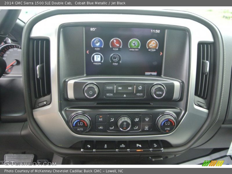 Controls of 2014 Sierra 1500 SLE Double Cab