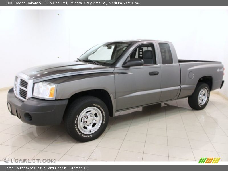 Front 3/4 View of 2006 Dakota ST Club Cab 4x4