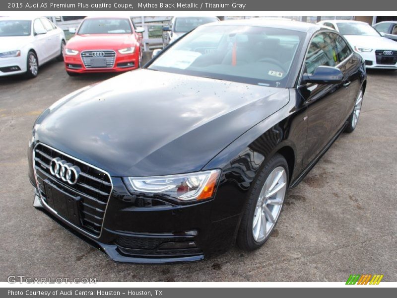 Front 3/4 View of 2015 A5 Premium Plus quattro Coupe