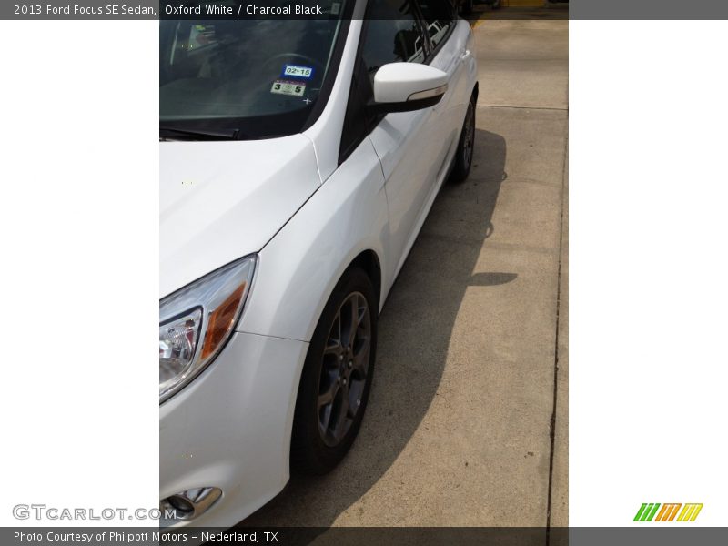 Oxford White / Charcoal Black 2013 Ford Focus SE Sedan