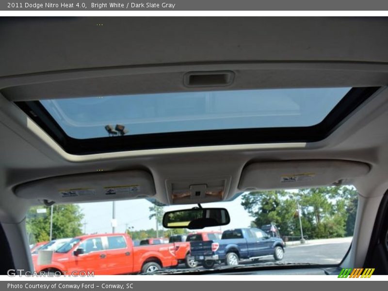 Bright White / Dark Slate Gray 2011 Dodge Nitro Heat 4.0